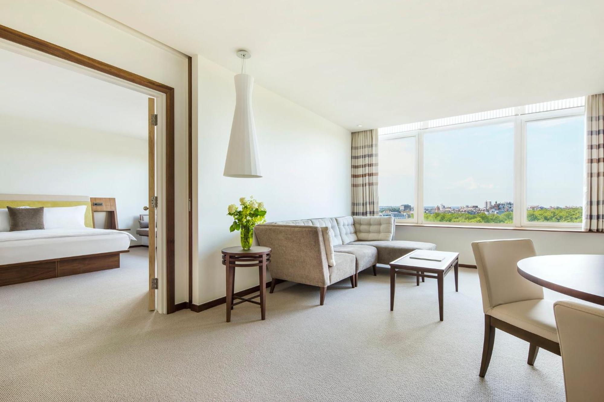 Deluxe One-Bedroom Park Suite,1558208659:JPEG